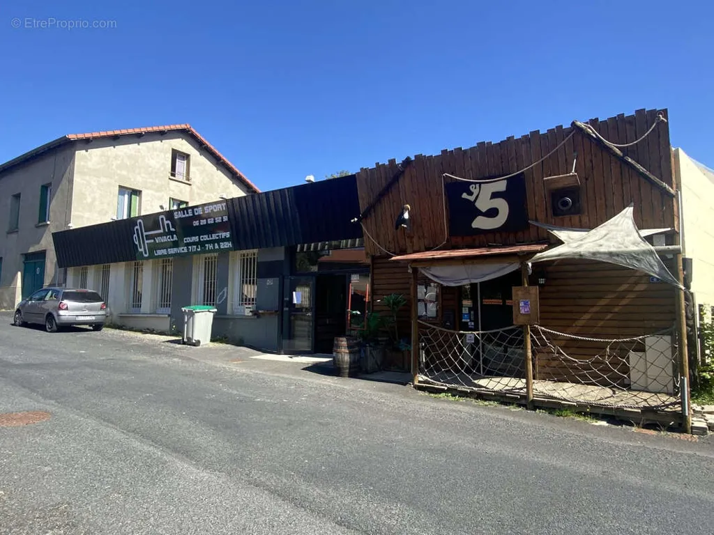5-toaline ärihoone asukohas Craponne-Sur-Arzon