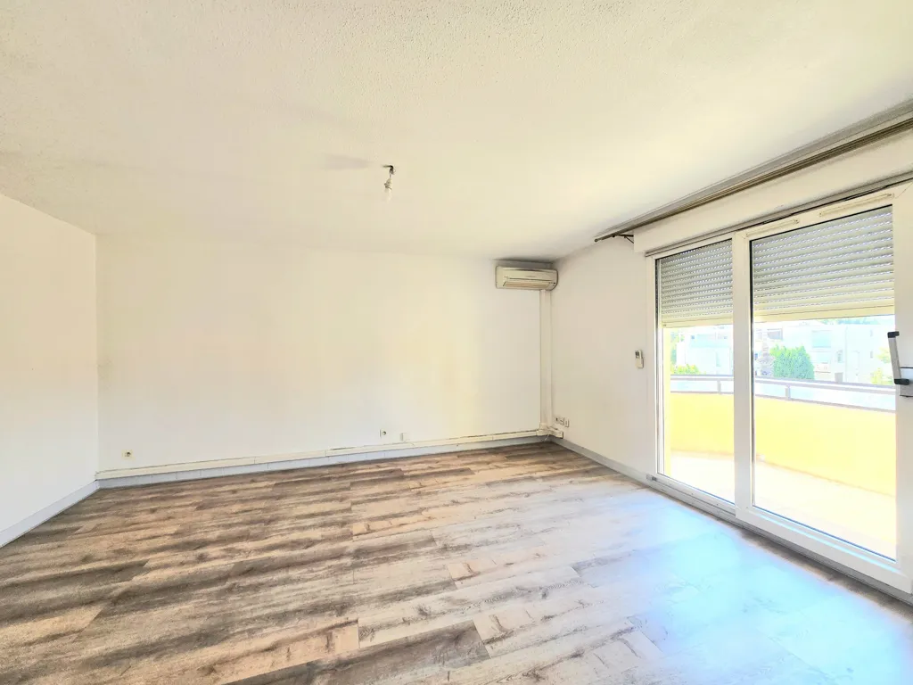 Rooms - 3rd Floor Flat with Terrace in Sablettes