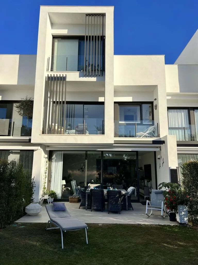 Terrazza - Modern Villa with Golf View in San Roque