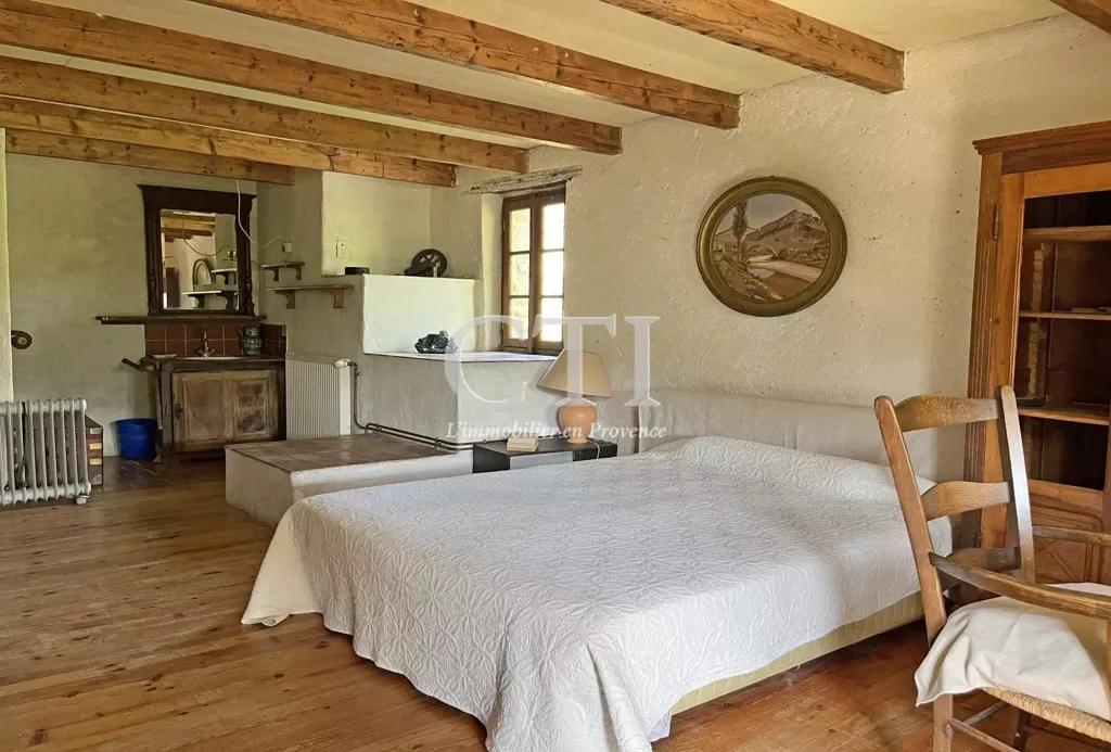 Chambres - Maison Campagnarde en Pierre avec Vue Panoramique en Provence