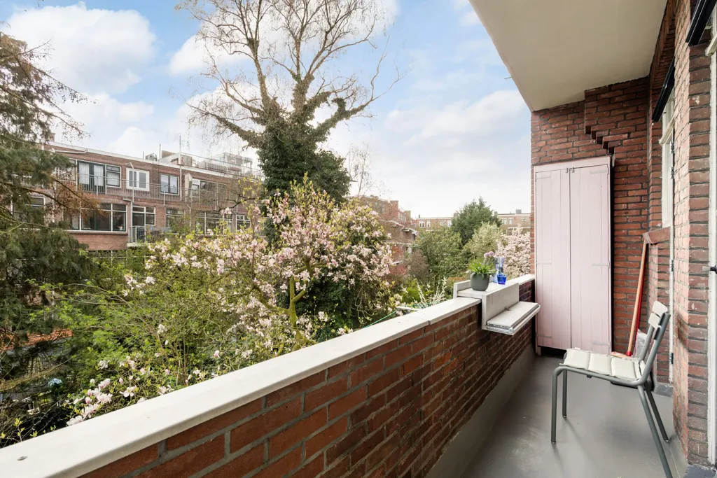 Balcon - 1940s Apartment with South-Facing Balcony in Blijdorp