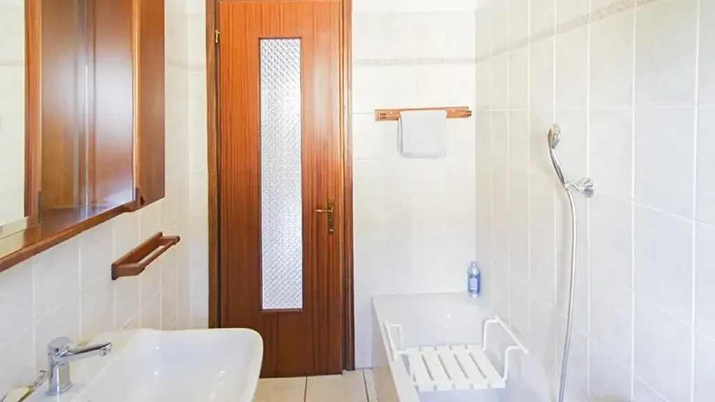Salles de bain - Triplex with Balconies in Castiglione Olona