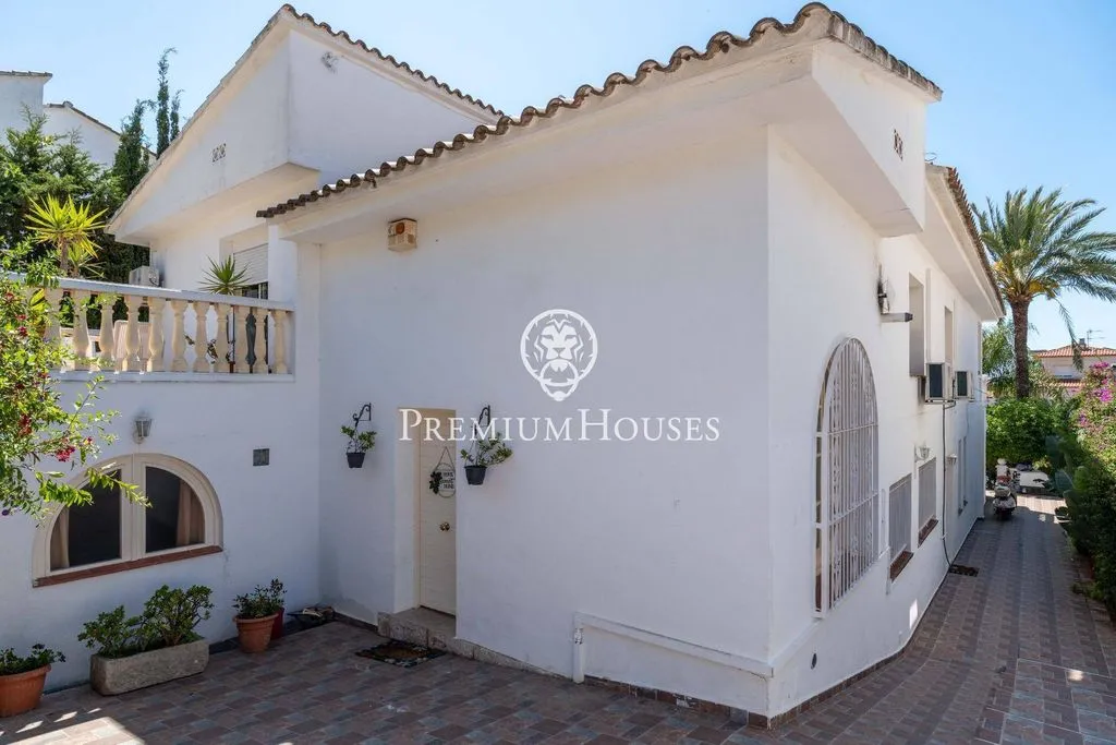 Välivaade - Luxury House with Pool in Sitges