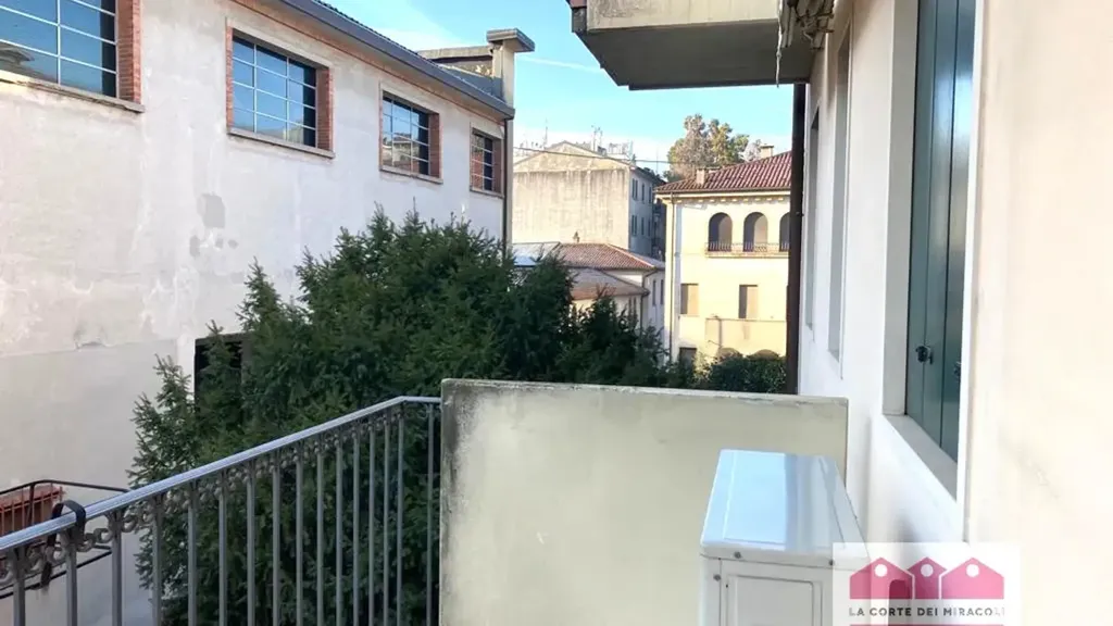 Rõdu - Elegant Two-Bedroom with Studio in Vicenza