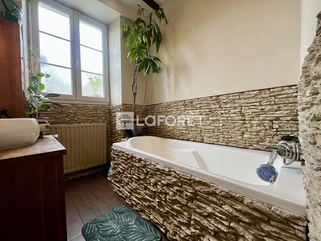 Salles de bain - Maison avec Garage et Jardin Clos près de Bury