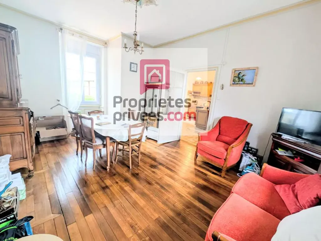 Séjour - Maison de village avec tour en pierre à Cosse Le Vivien