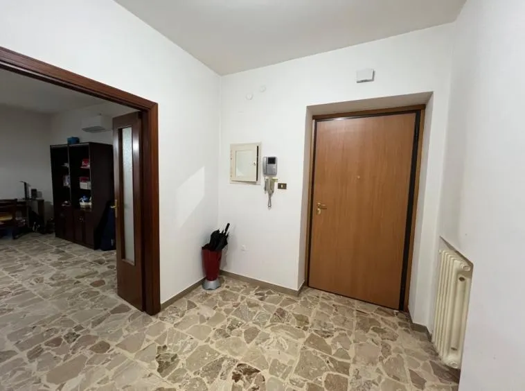 Entrée - Two-Bedroom Apartment with Balcony in Rende