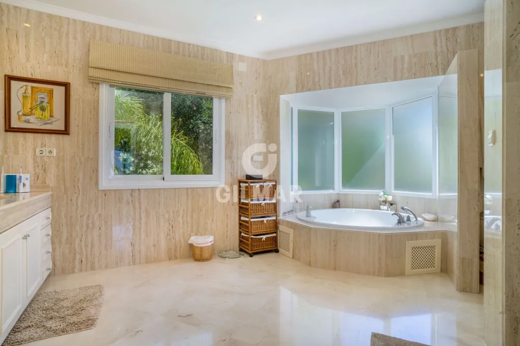 Vannitoad - Luxury Villa with Sea View in Benahavís