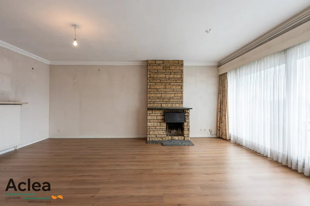 Séjour - Appartement avec Balcon et Vue sur l'Église à Eeklo