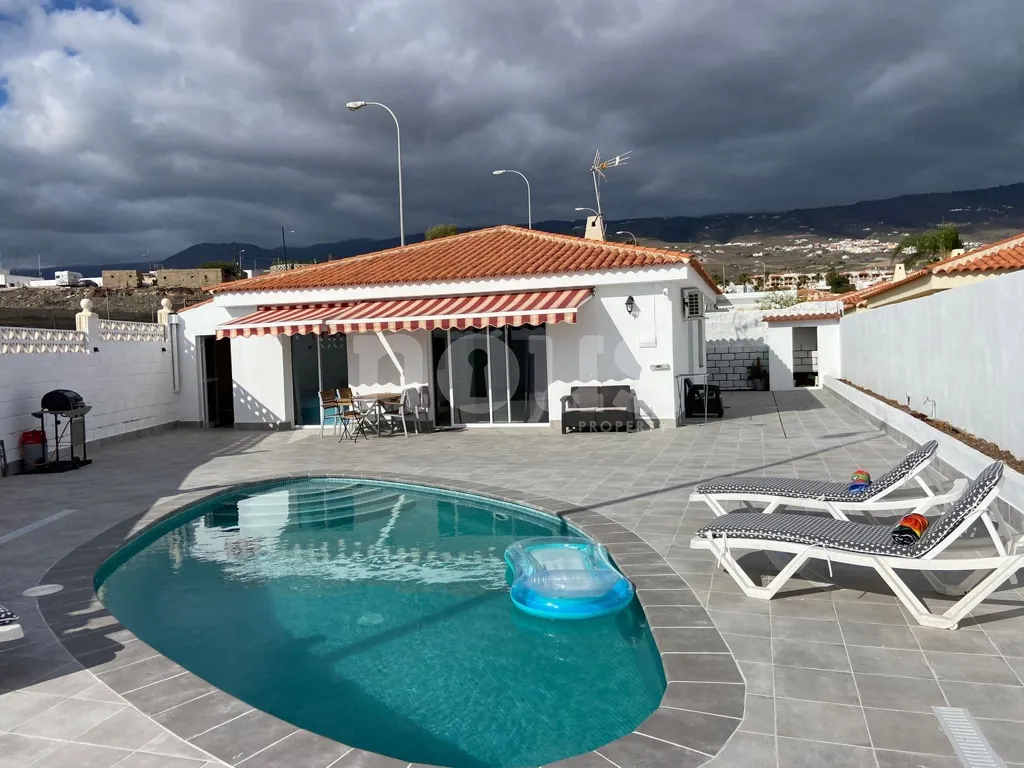 Pool - Luxury House with Sea Views in Adeje