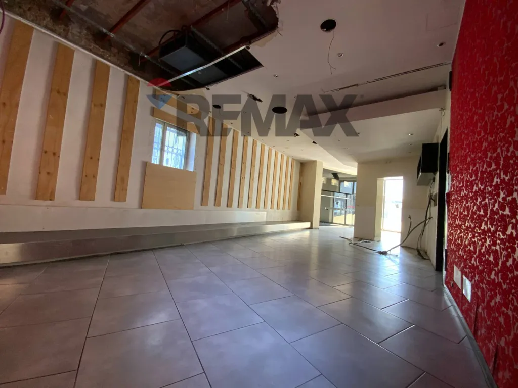 Toad - Commercial Space with 6 Windows in Busto Arsizio