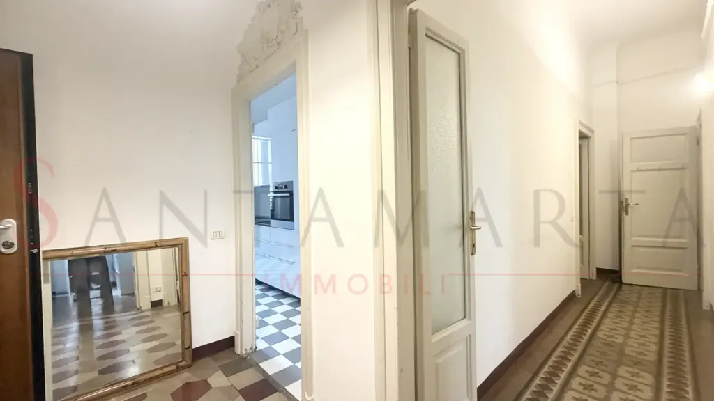 Esik - Rented Triplex with Parquet Floors in Milan
