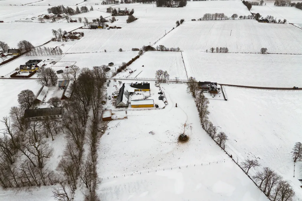 Vista aerea - Largely Undeveloped Farm with Stables in Stor