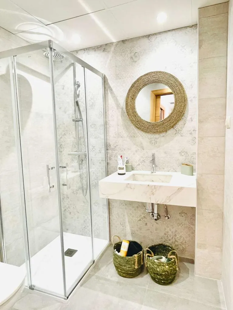Salles de bain - South-Facing Apartment with Terrace in Fuengirola