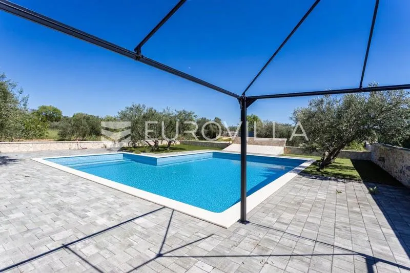 Pool - House with Pool and Gallery in Gaćelezi
