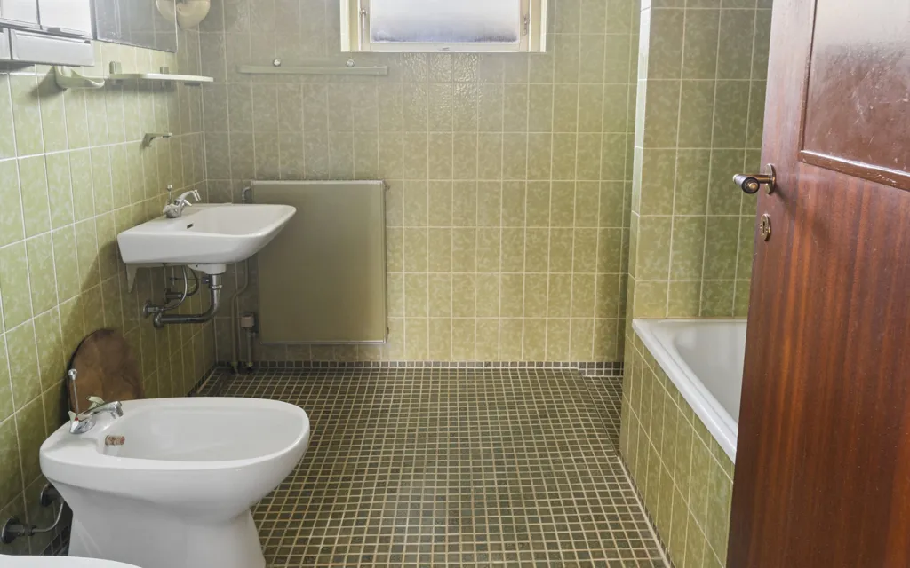 Salles de bain - Classic 70s Villa with Garden in Beder