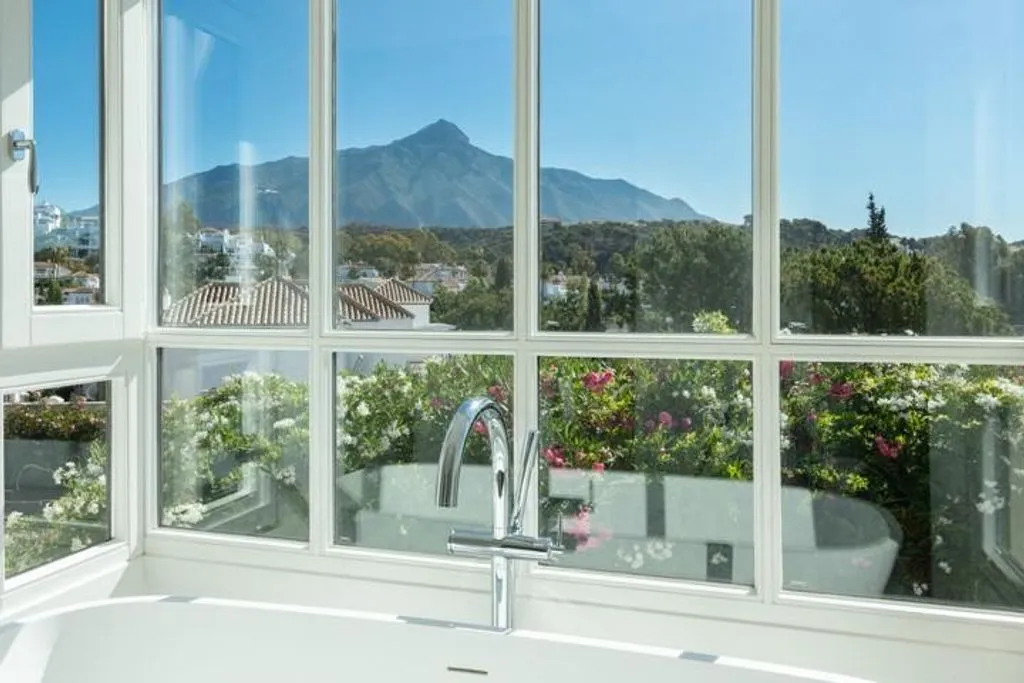 Salles de bain - Luxury Villa with Pool and Mountain View in Marbella