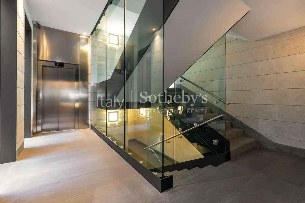 Toad - Multi-level Residence with Garden in Brera