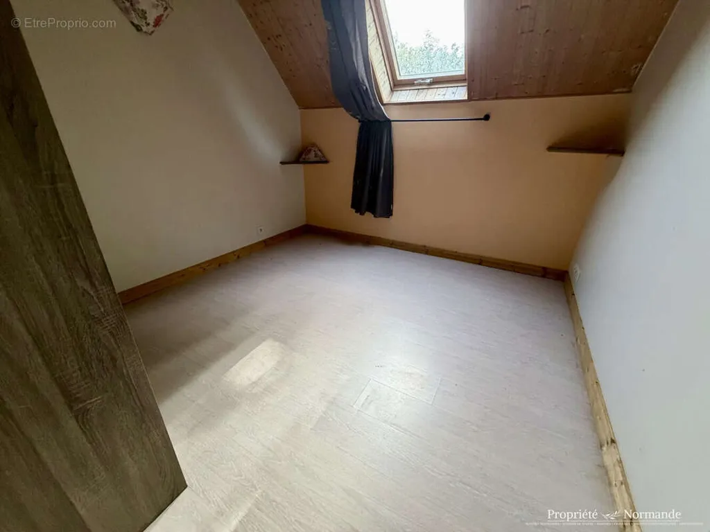4-toaline maja asukohas Beuzeville