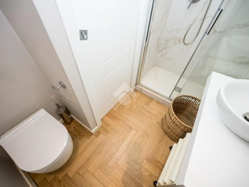 Vannitoad - Elegant Trilocale with Balcony in Milan