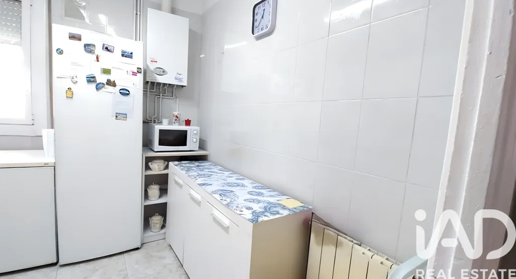 Cuisine - Spacious 4-Bedroom Flat with Balcón in Calaf