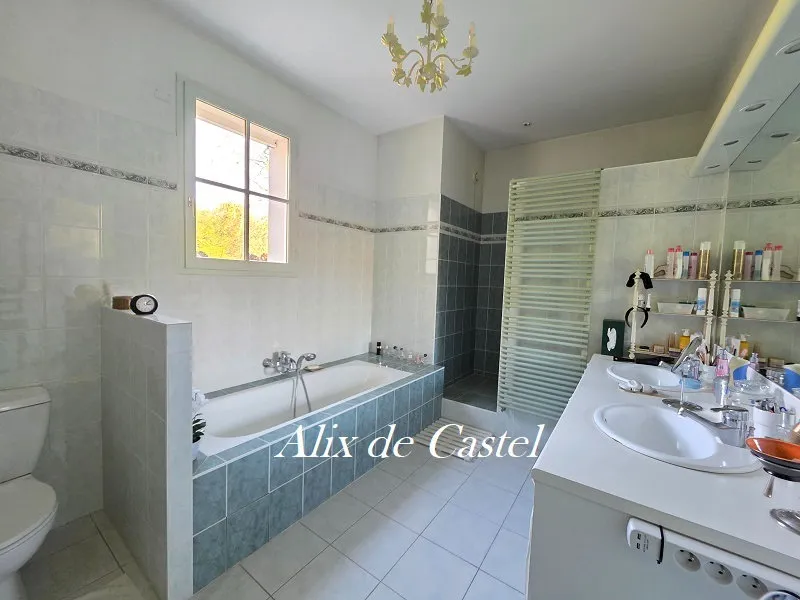 Salles de bain - Maison avec Piscine à Guerande