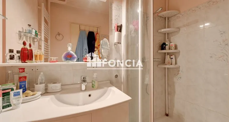 Salles de bain - Appartement 3 Pièces avec Vue Dégagée à Crosne