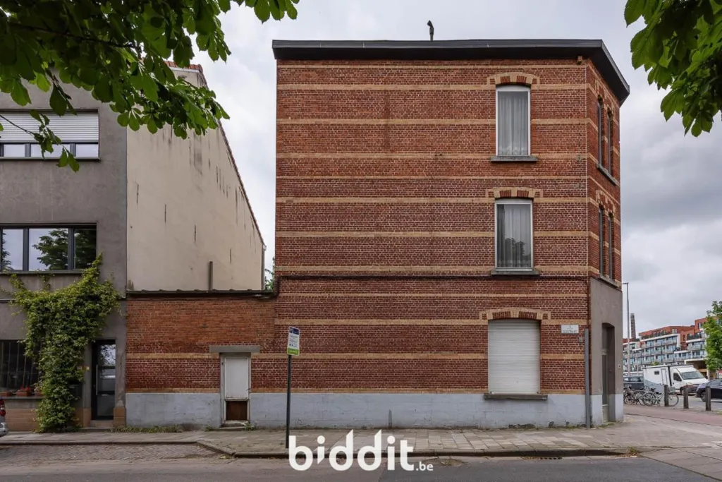 Extérieur - Appartement à Rénover avec 2 Façades en Centre-Ville