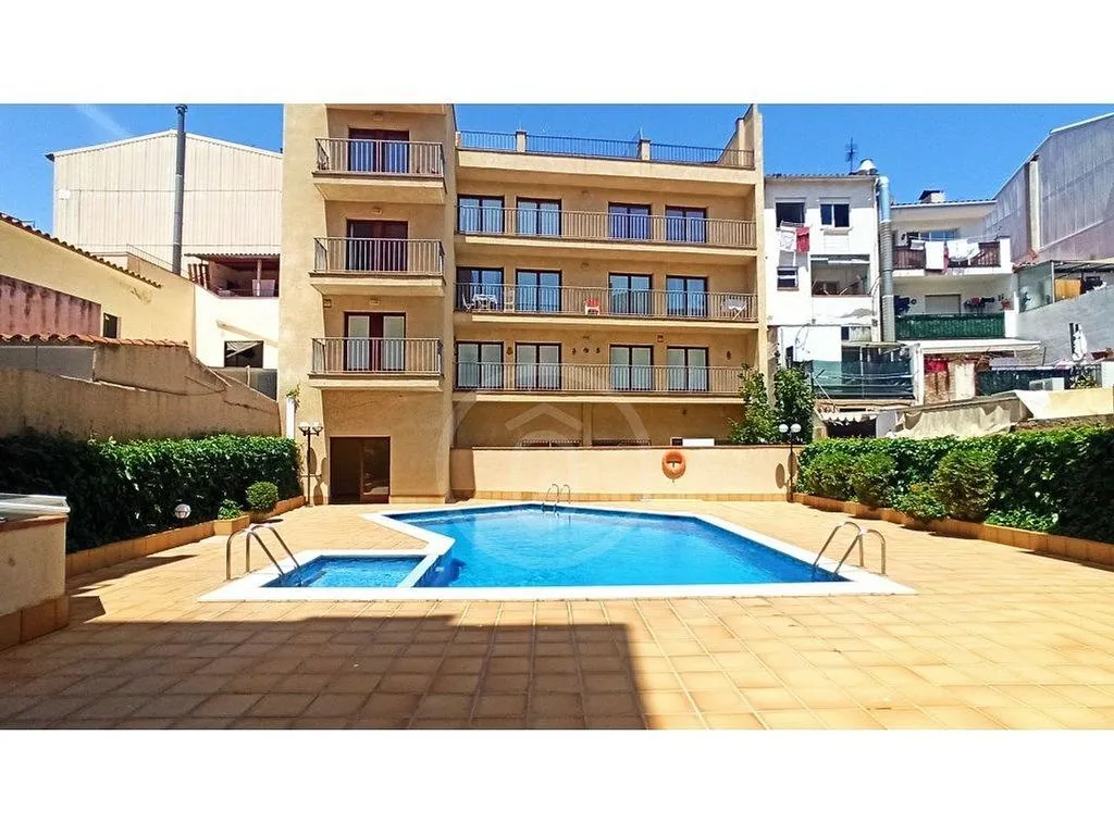 Piscina - Turistically Licensed Flat in Tossa de Mar