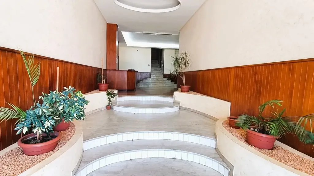 hallway_entrance