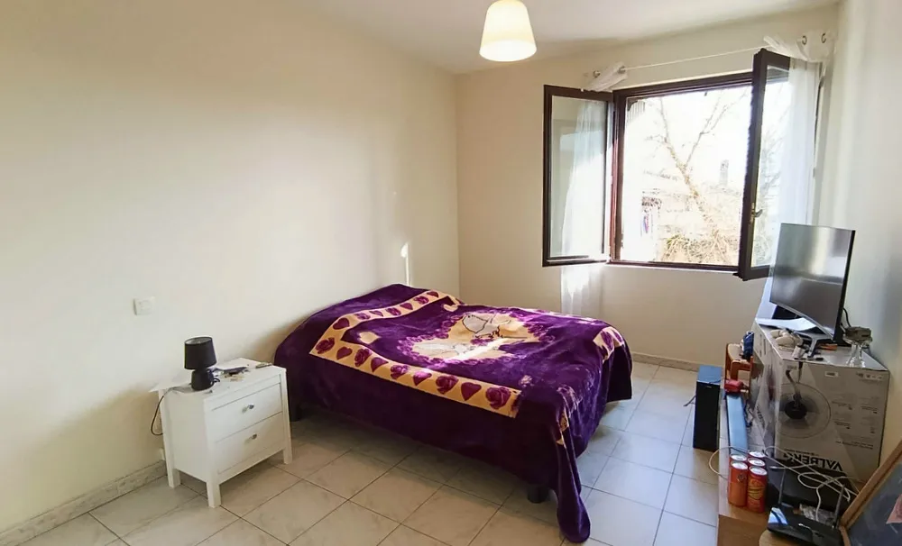 Bedrooms - 2-Bed Apartment with South Orientation in Saint-Jory