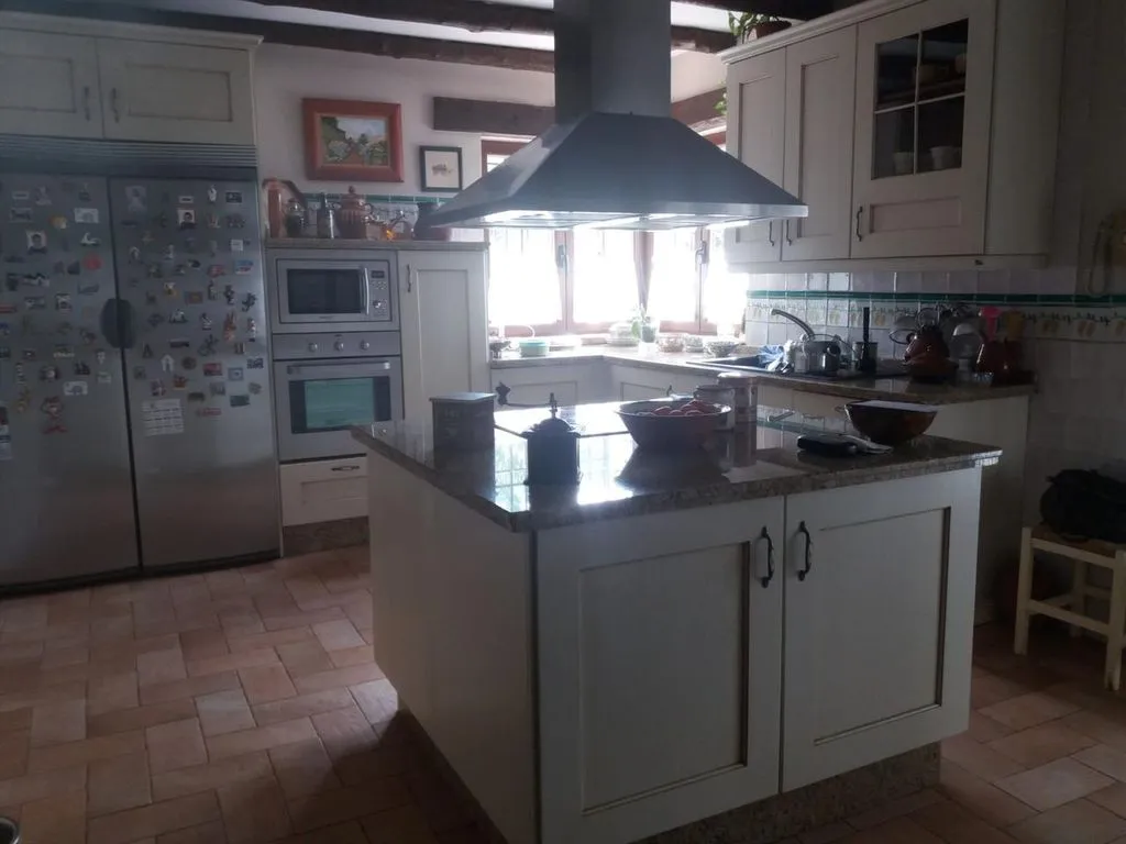 Cuisine - Luxury Villa with Garden in La Pesga