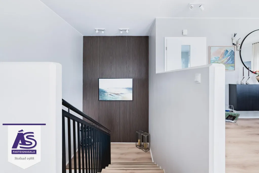 Ingresso - Newly Built Duplex with Garden in Skarðshlíð