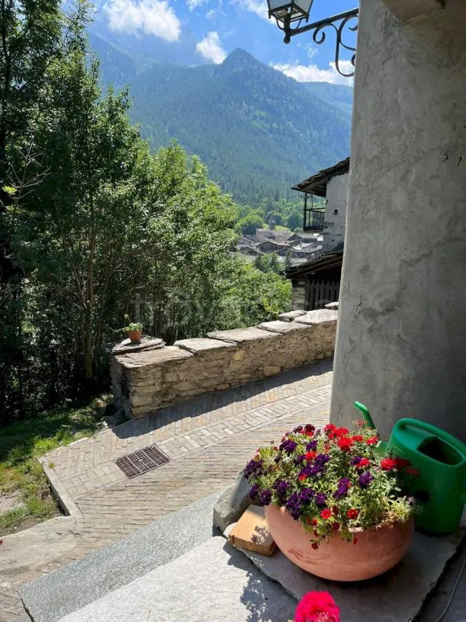 Balcony - Rustic House with Garden in Bellino
