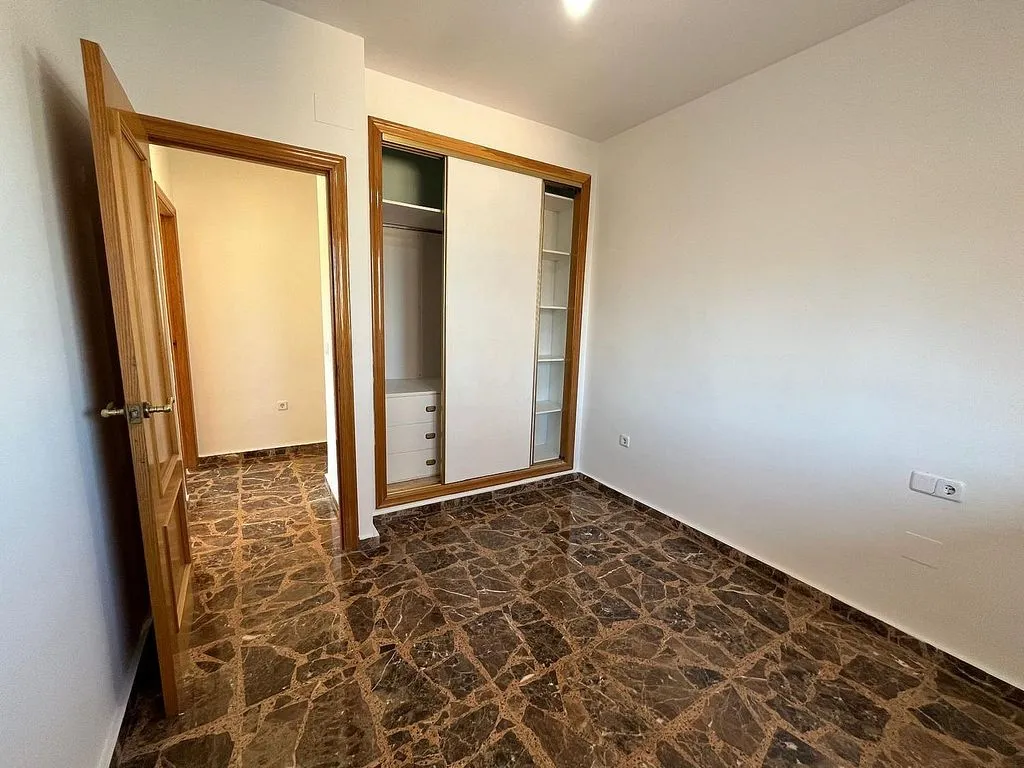 Rooms - Apartment with Balcony in Barrio de Peral