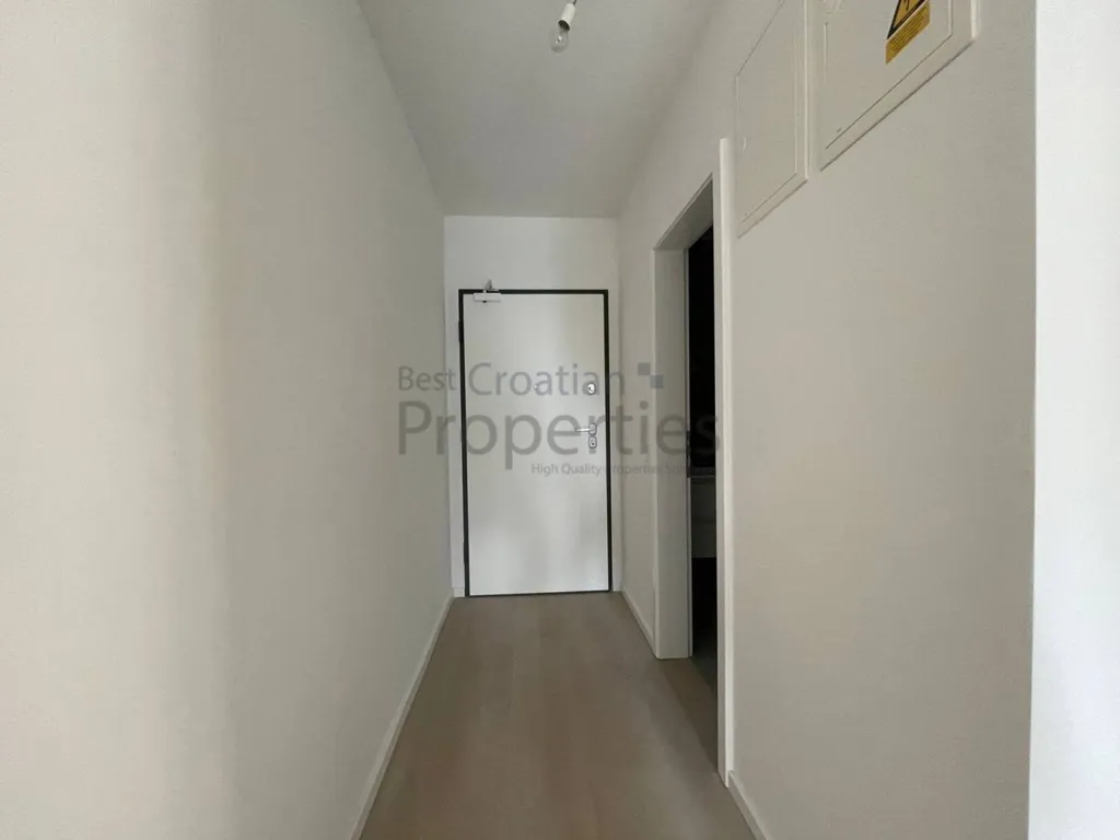 Entrée - 4-Bedroom Apartment with Balcony in Velika Gorica