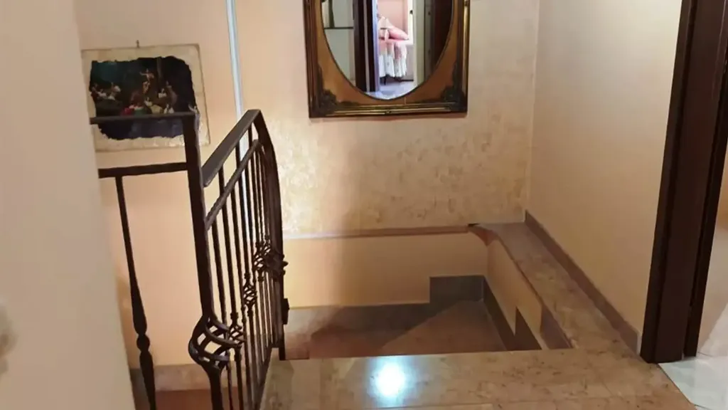 Toad - Two-Level Apartment with Garden in Baronissi