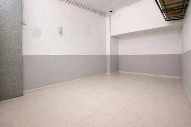 Garage - Luxury House with Private Garden in Sabadell