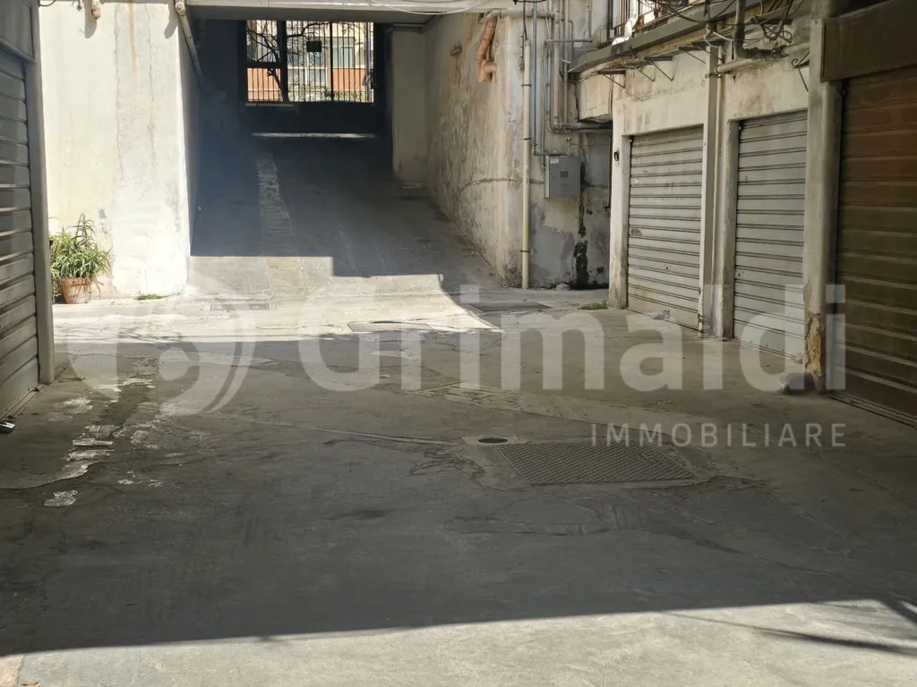 Garage - Apartment with Balcony in Palermo