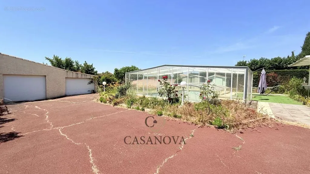 Välivaade - Villa with Studio and Garden in Marseillan