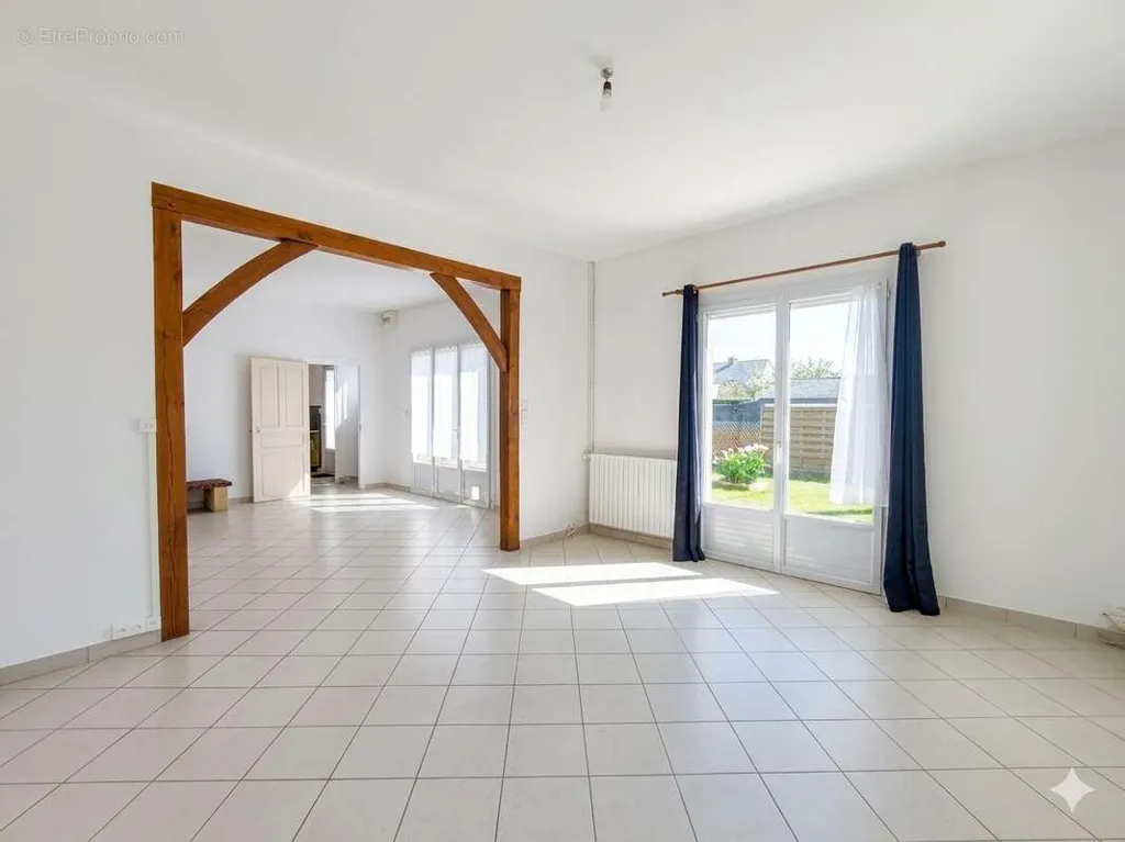 Living Room - House with Independent Flat near Les Ponts-De-Cé