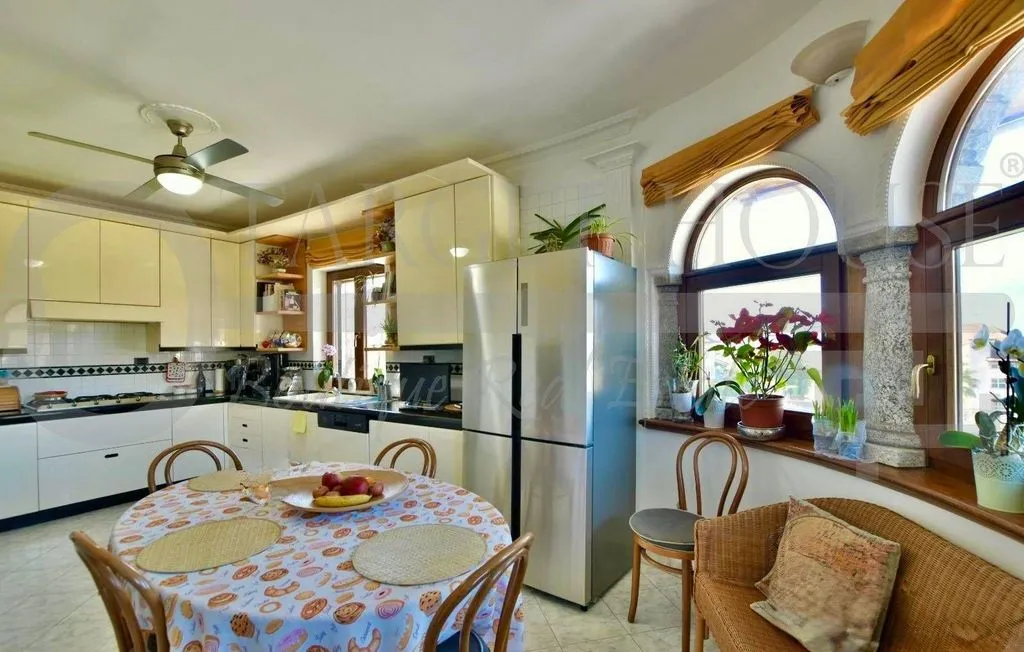 Cuisine - Lakefront Villa with Private Garden in Verbania