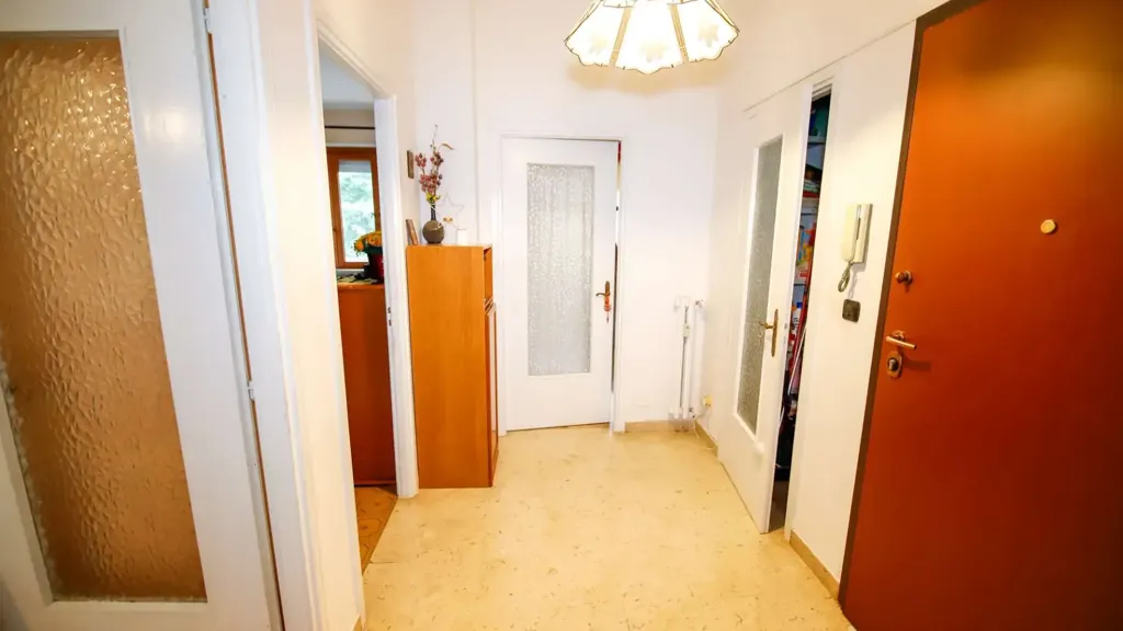 Entrée - Apartment with Balcony in Volpiano
