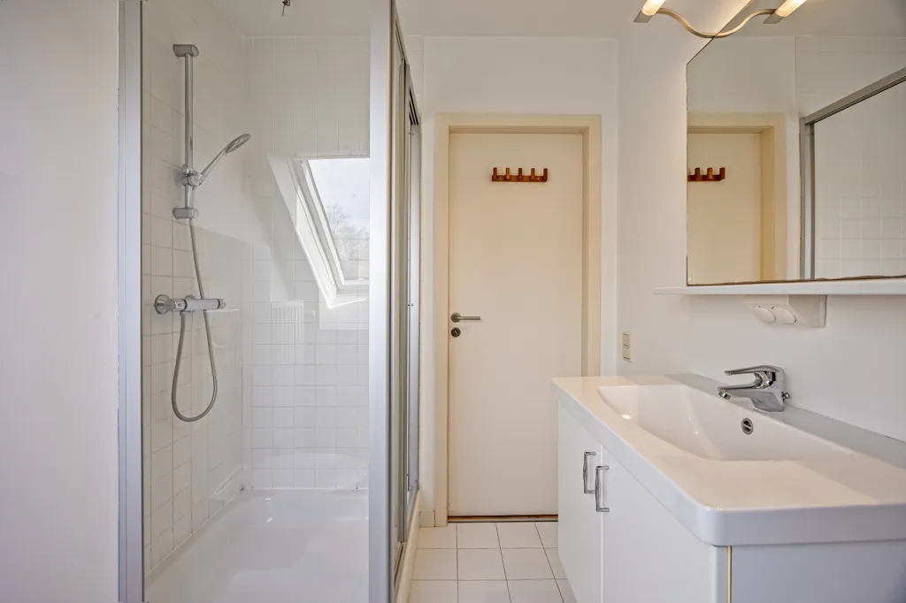 Salles de bain - Appartement Moderne avec Deux Terrasses à Bruges