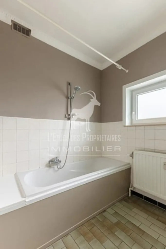 Salles de bain - Appartement 3 chambres avec balcon à Gozée