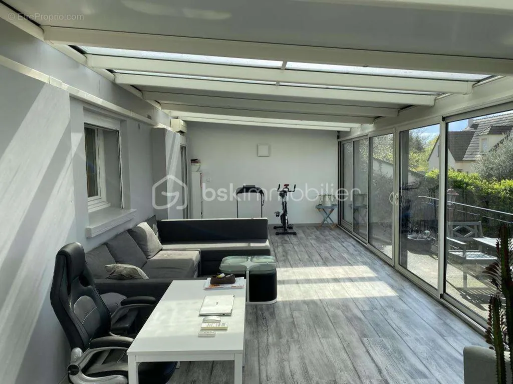 Terrass - House with Pool in Saintry-sur-Seine