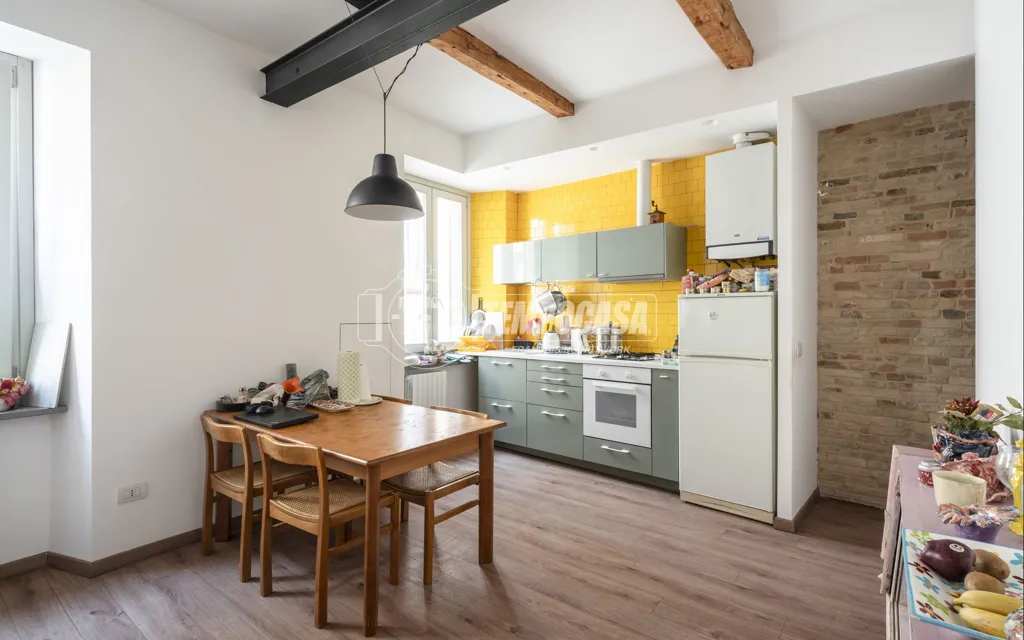 Köök - Rustic Apartment with Frescoed Ceilings in Macerata