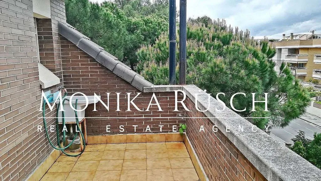 Rõdu - Twin-Storey House with Pool in Castelldefels