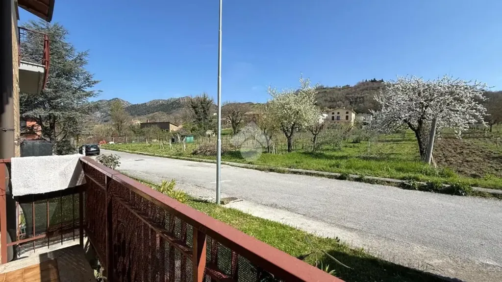 Rõdu - First Floor Flat with Terraces in Padule, Gubbio