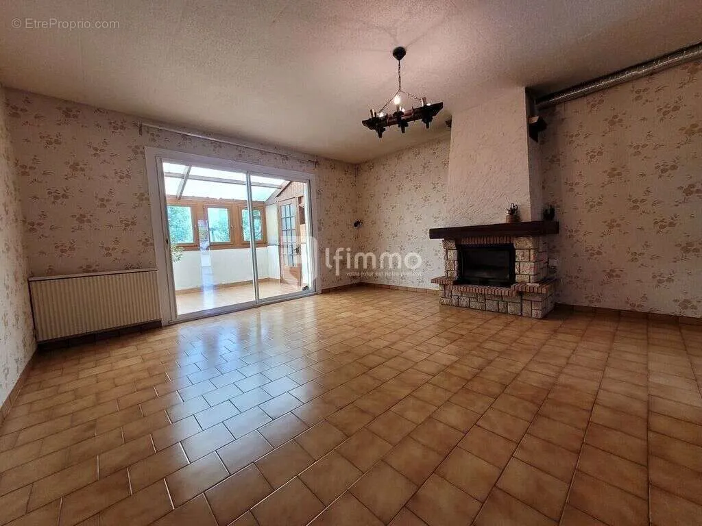 Séjour - Maison Mitoyenne 4 Pièces avec Terrasse à Vendôme